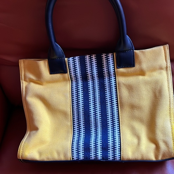 A beautiful Tory tote - Picture 2 of 6